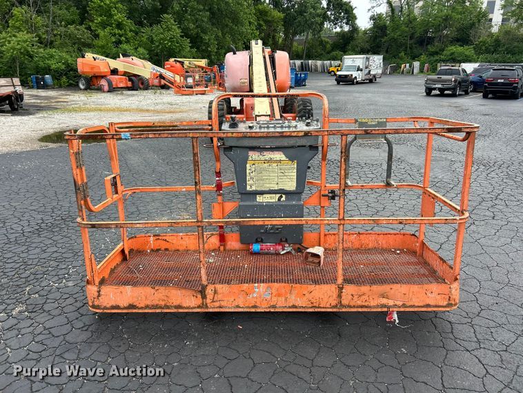 image for item FC2667 2005 JLG 660SJ boom lift