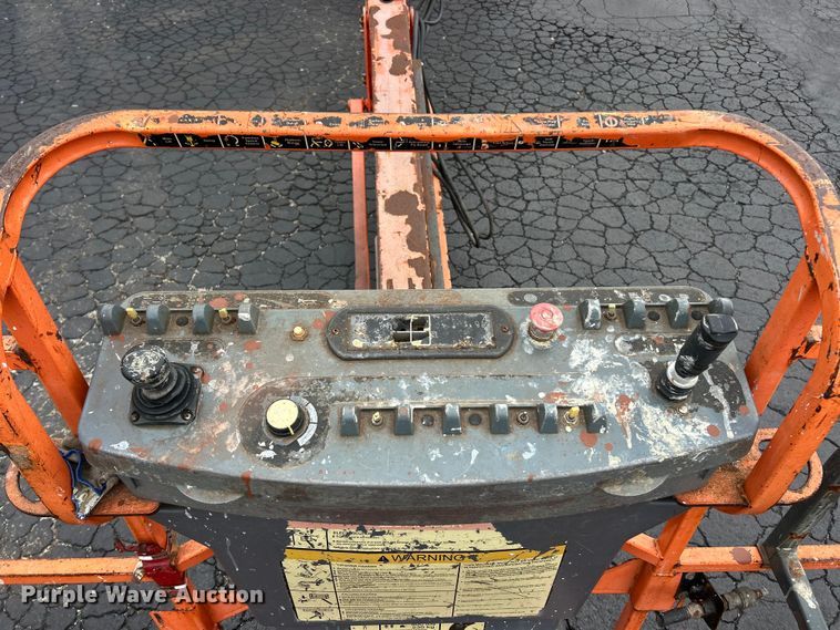 image for item FC2667 2005 JLG 660SJ boom lift