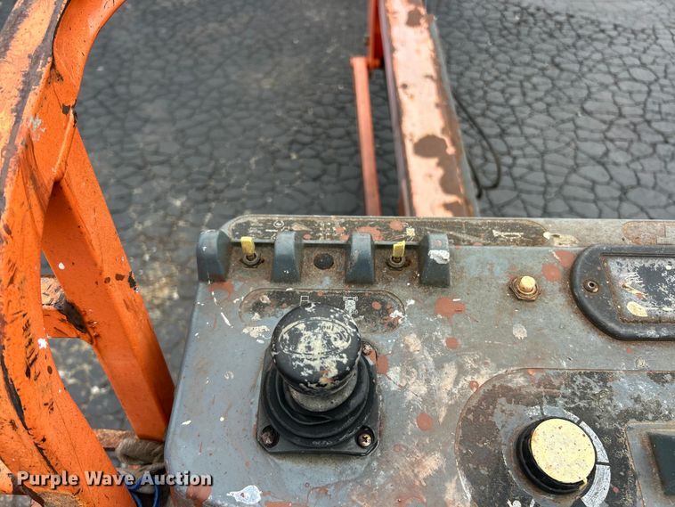 image for item FC2667 2005 JLG 660SJ boom lift