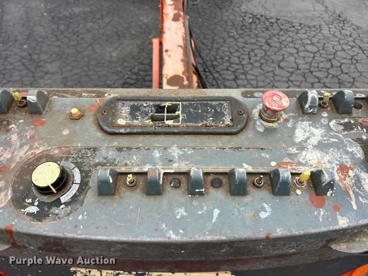 image for item FC2667 2005 JLG 660SJ boom lift