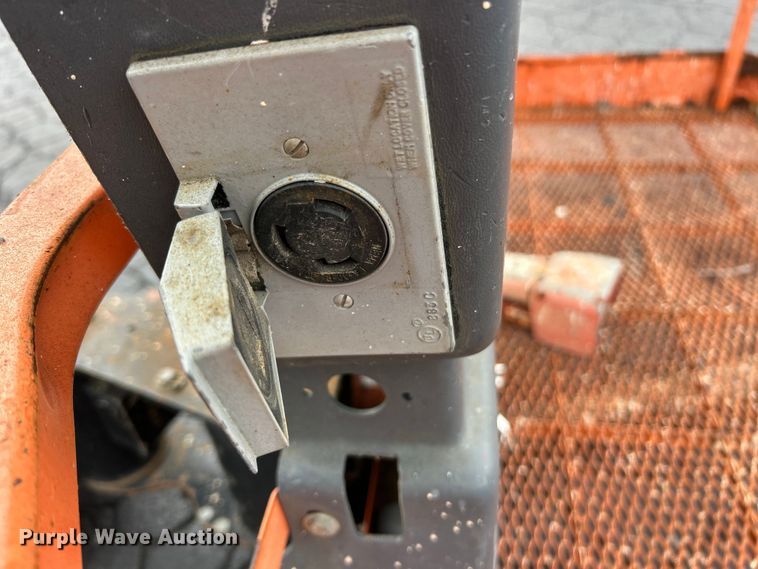 image for item FC2667 2005 JLG 660SJ boom lift
