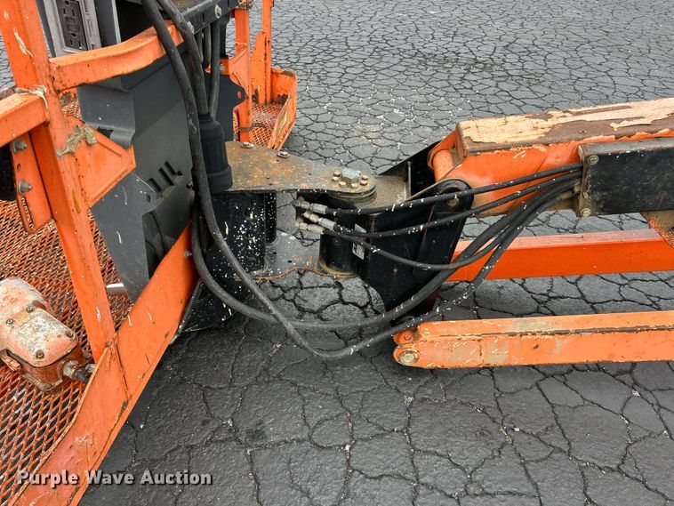image for item FC2667 2005 JLG 660SJ boom lift