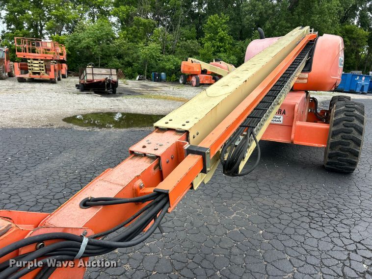 image for item FC2667 2005 JLG 660SJ boom lift