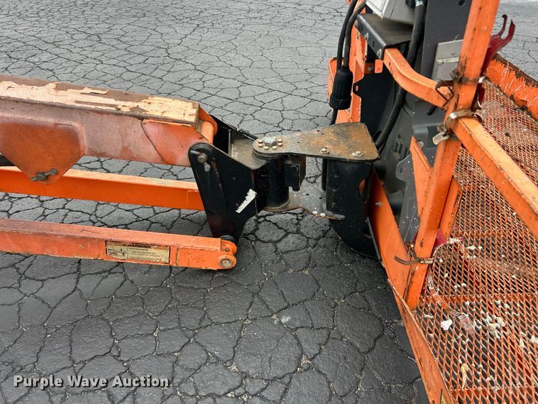 image for item FC2667 2005 JLG 660SJ boom lift