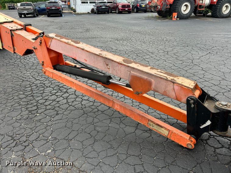 image for item FC2667 2005 JLG 660SJ boom lift