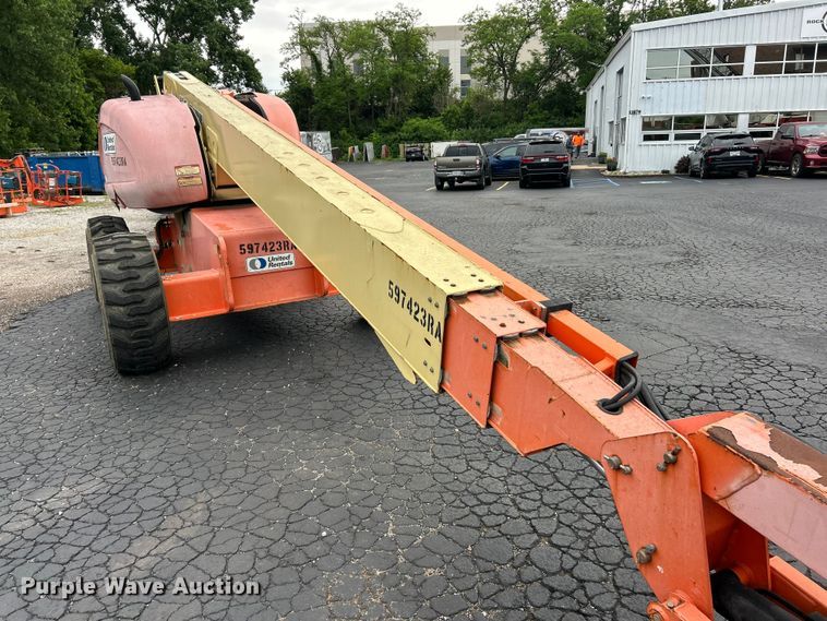 image for item FC2667 2005 JLG 660SJ boom lift