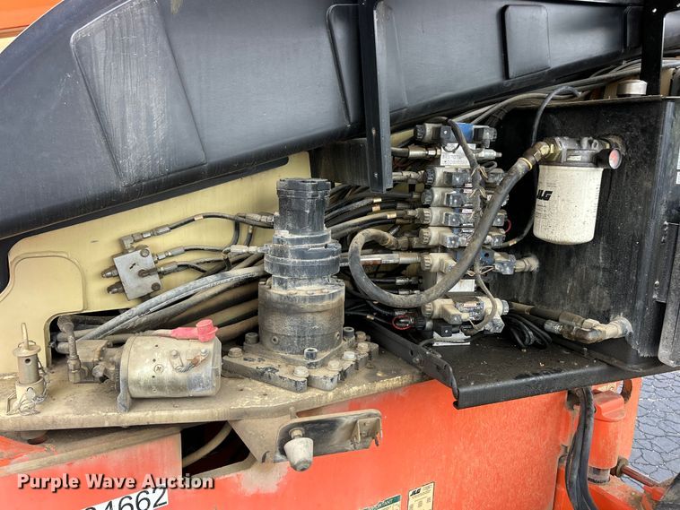 image for item FC2667 2005 JLG 660SJ boom lift