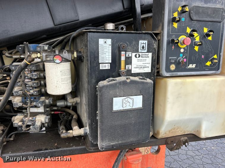 image for item FC2667 2005 JLG 660SJ boom lift