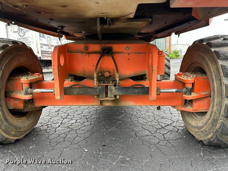 image for item FC2667 2005 JLG 660SJ boom lift