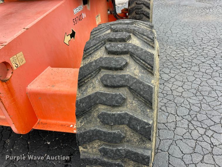 image for item FC2667 2005 JLG 660SJ boom lift