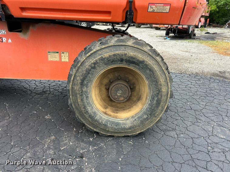 image for item FC2667 2005 JLG 660SJ boom lift