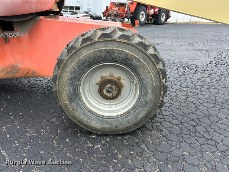 image for item FC2667 2005 JLG 660SJ boom lift
