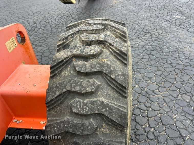 image for item FC2667 2005 JLG 660SJ boom lift