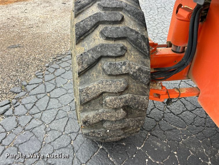 image for item FC2667 2005 JLG 660SJ boom lift