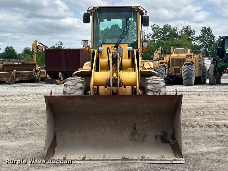 image for item FC2672 2000 John Deere 444H wheel loader