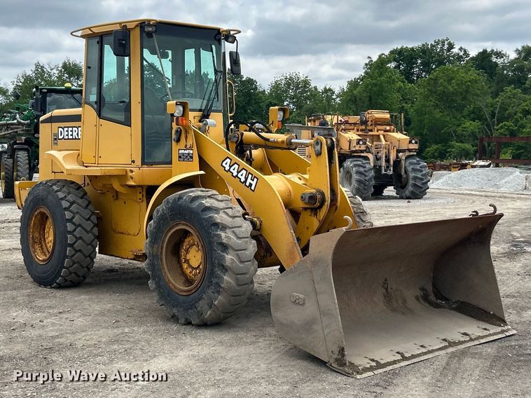 image for item FC2672 2000 John Deere 444H wheel loader