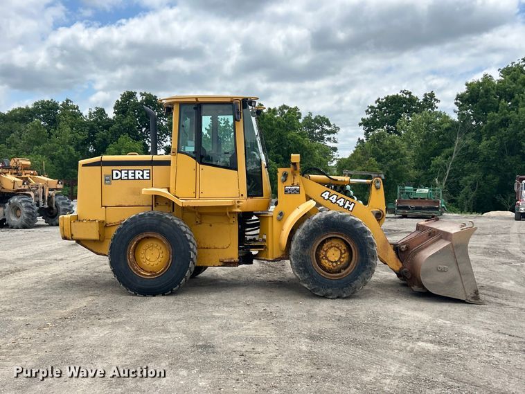 image for item FC2672 2000 John Deere 444H wheel loader