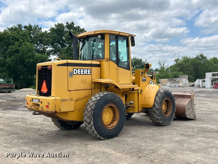 image for item FC2672 2000 John Deere 444H wheel loader