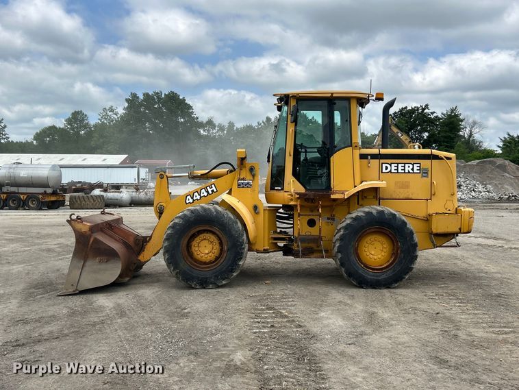image for item FC2672 2000 John Deere 444H wheel loader
