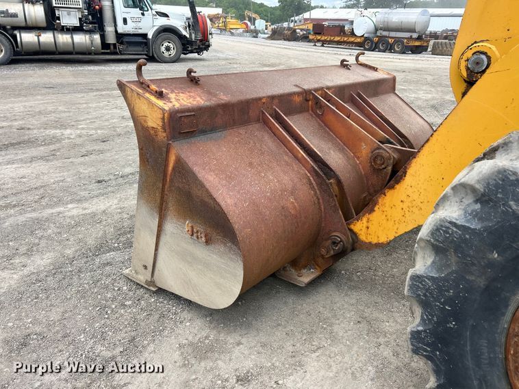 image for item FC2672 2000 John Deere 444H wheel loader