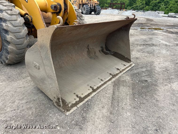image for item FC2672 2000 John Deere 444H wheel loader