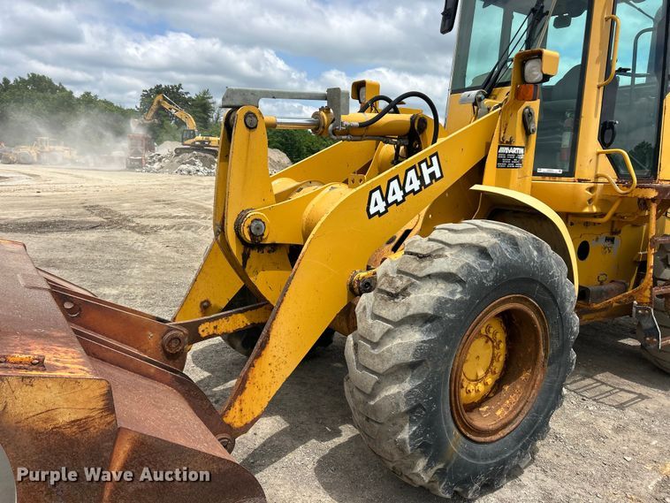 image for item FC2672 2000 John Deere 444H wheel loader