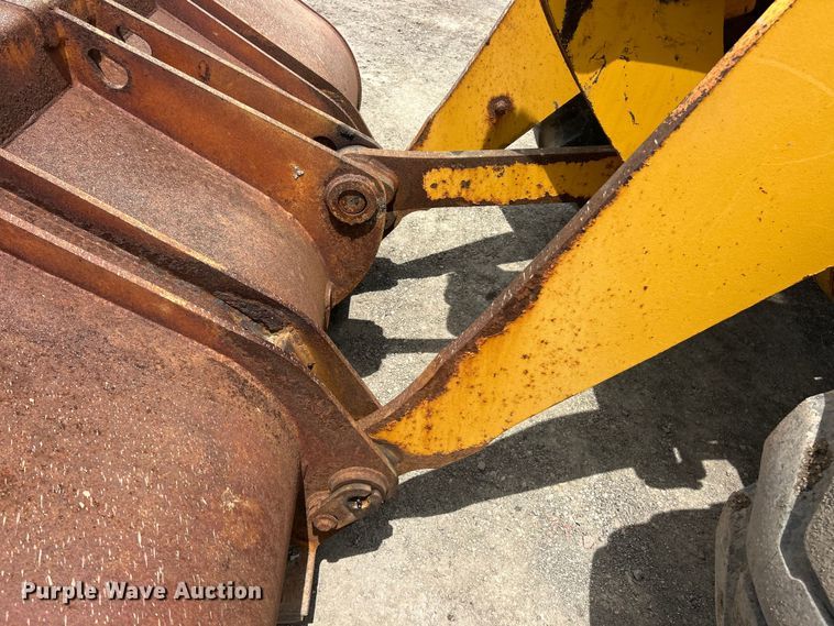 image for item FC2672 2000 John Deere 444H wheel loader