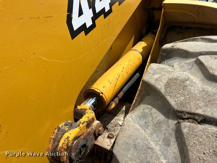 image for item FC2672 2000 John Deere 444H wheel loader