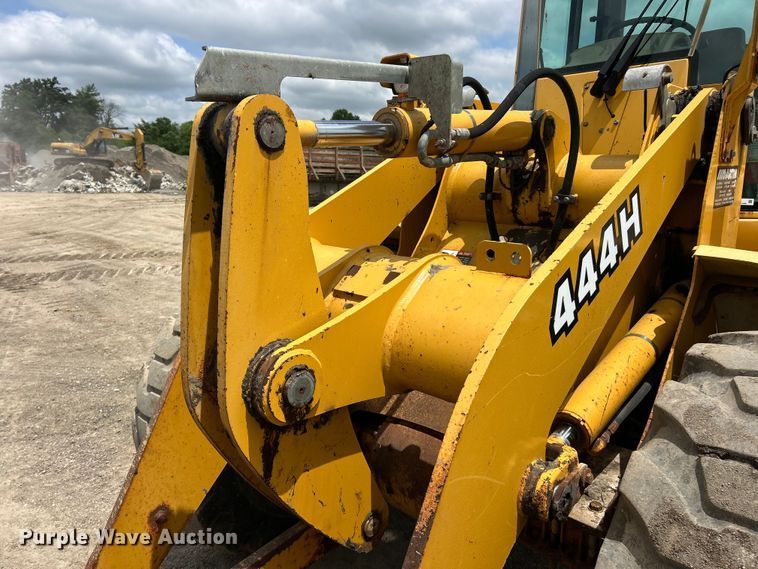 image for item FC2672 2000 John Deere 444H wheel loader