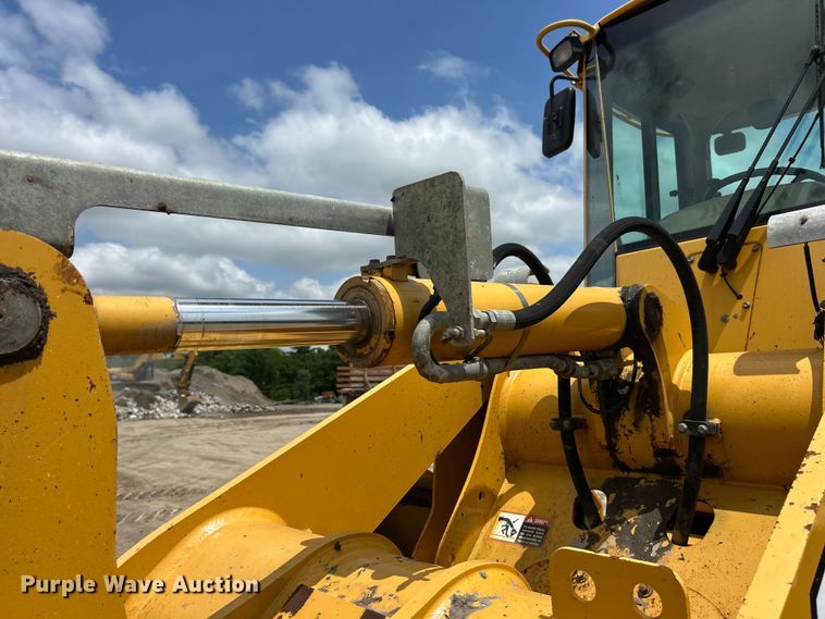 image for item FC2672 2000 John Deere 444H wheel loader