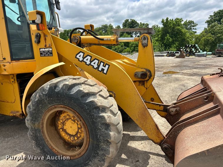 image for item FC2672 2000 John Deere 444H wheel loader