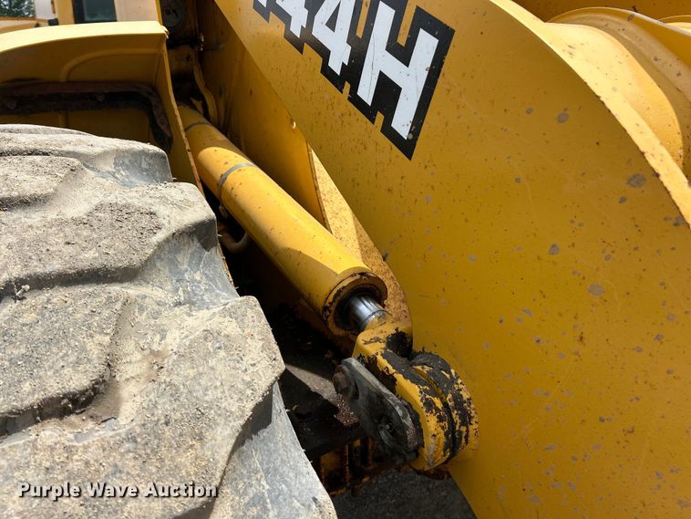 image for item FC2672 2000 John Deere 444H wheel loader