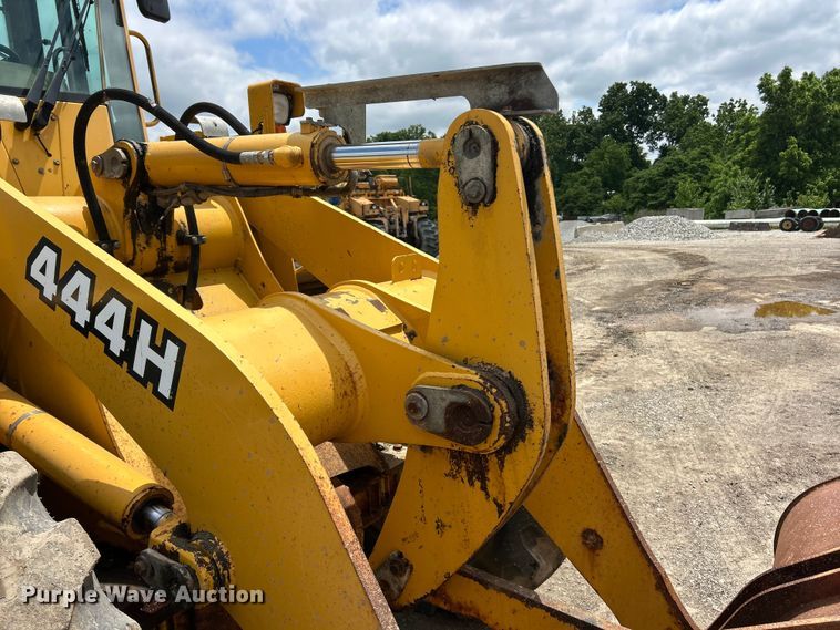 image for item FC2672 2000 John Deere 444H wheel loader