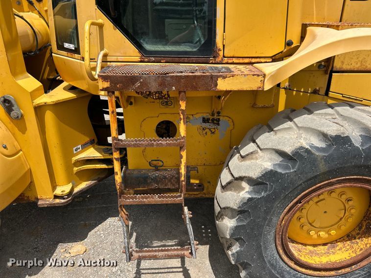 image for item FC2672 2000 John Deere 444H wheel loader