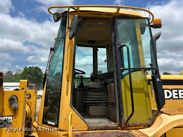 image for item FC2672 2000 John Deere 444H wheel loader