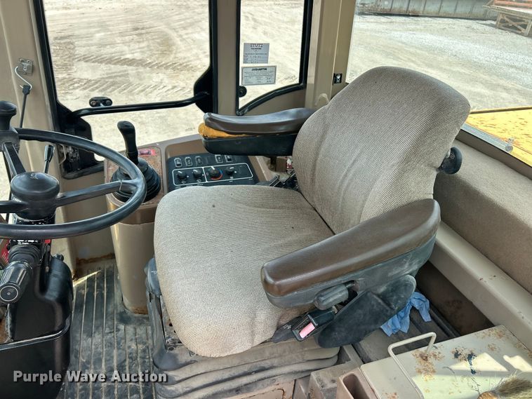 image for item FC2672 2000 John Deere 444H wheel loader