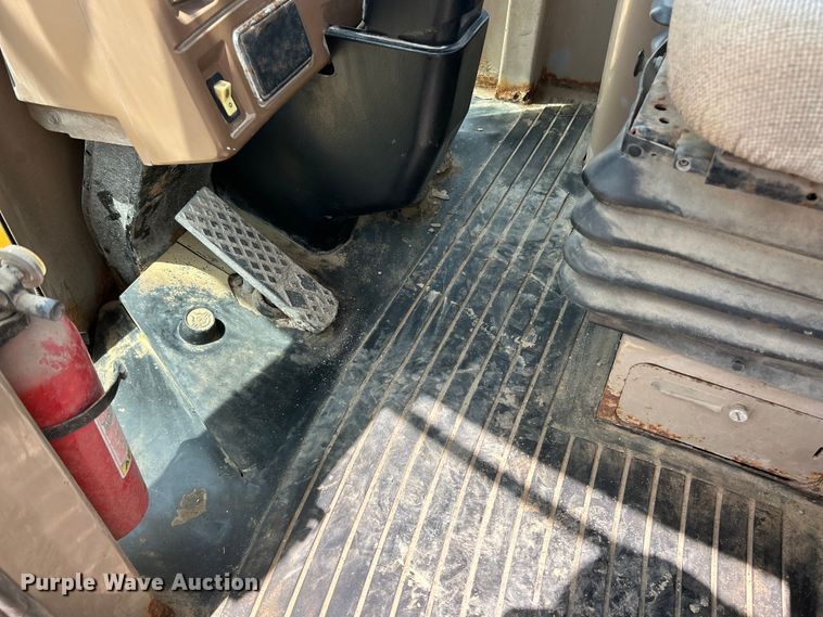 image for item FC2672 2000 John Deere 444H wheel loader