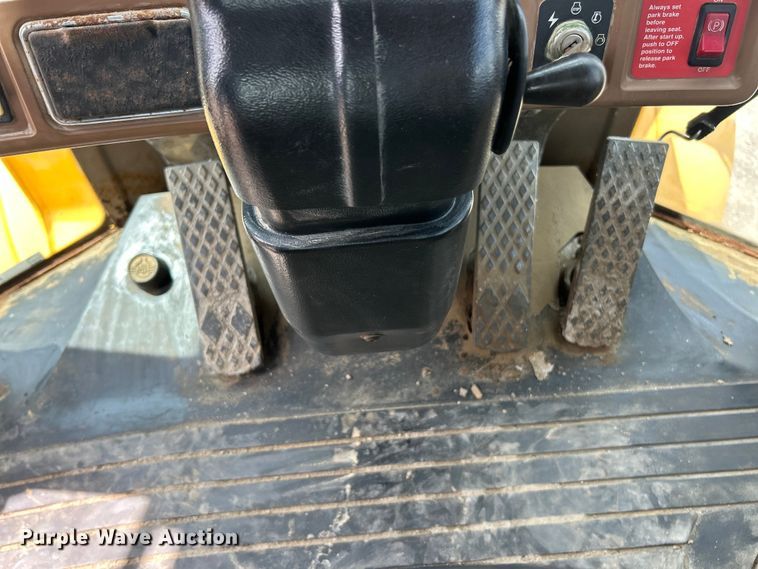 image for item FC2672 2000 John Deere 444H wheel loader