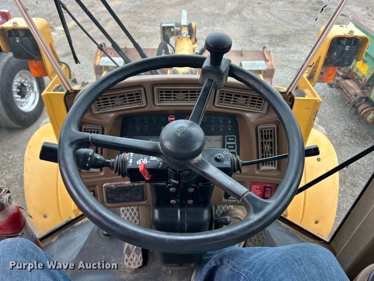 image for item FC2672 2000 John Deere 444H wheel loader