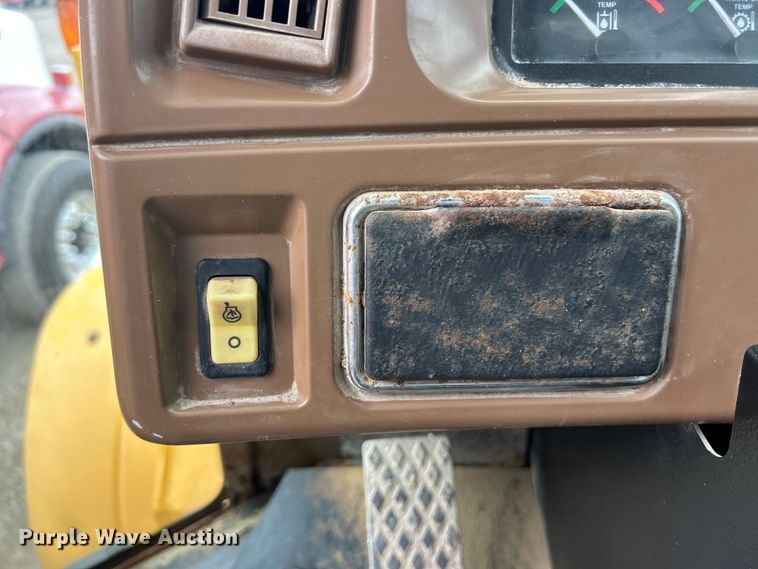 image for item FC2672 2000 John Deere 444H wheel loader