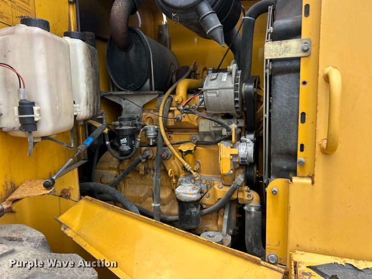 image for item FC2672 2000 John Deere 444H wheel loader