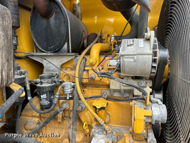image for item FC2672 2000 John Deere 444H wheel loader