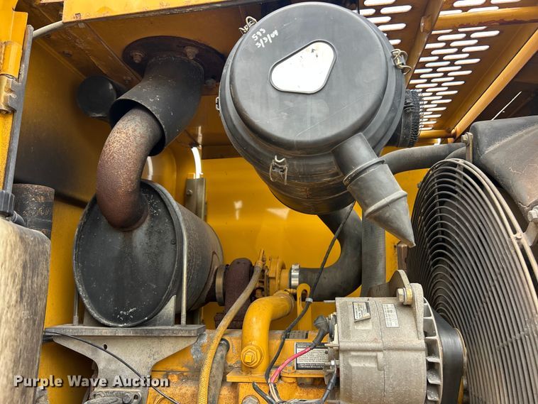 image for item FC2672 2000 John Deere 444H wheel loader