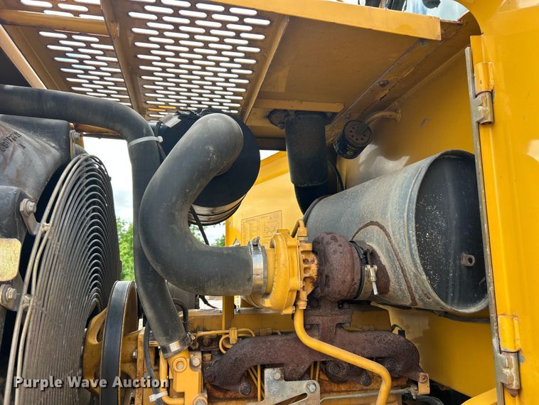 image for item FC2672 2000 John Deere 444H wheel loader