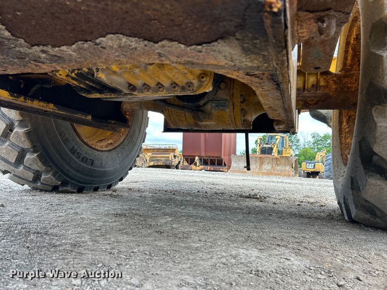 image for item FC2672 2000 John Deere 444H wheel loader