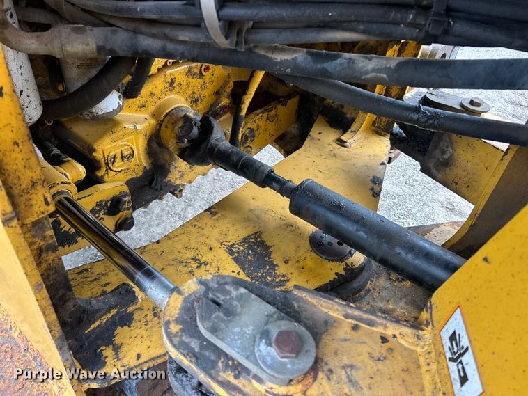 image for item FC2672 2000 John Deere 444H wheel loader