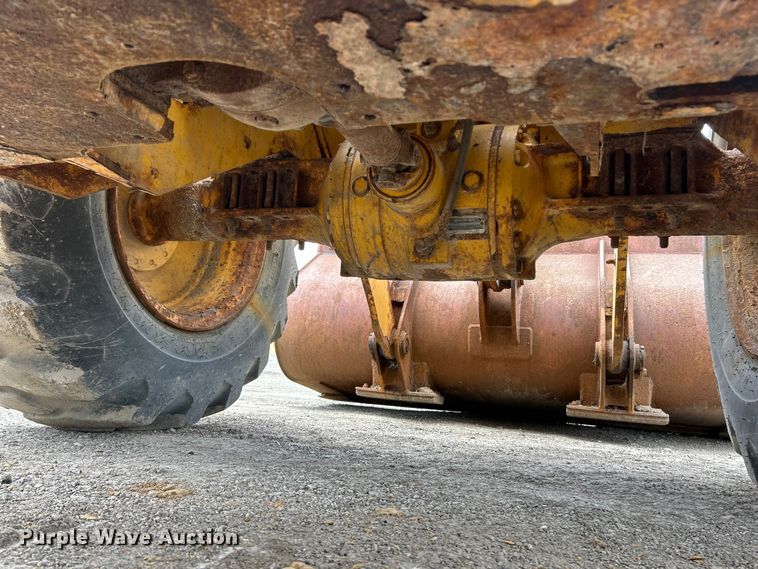 image for item FC2672 2000 John Deere 444H wheel loader