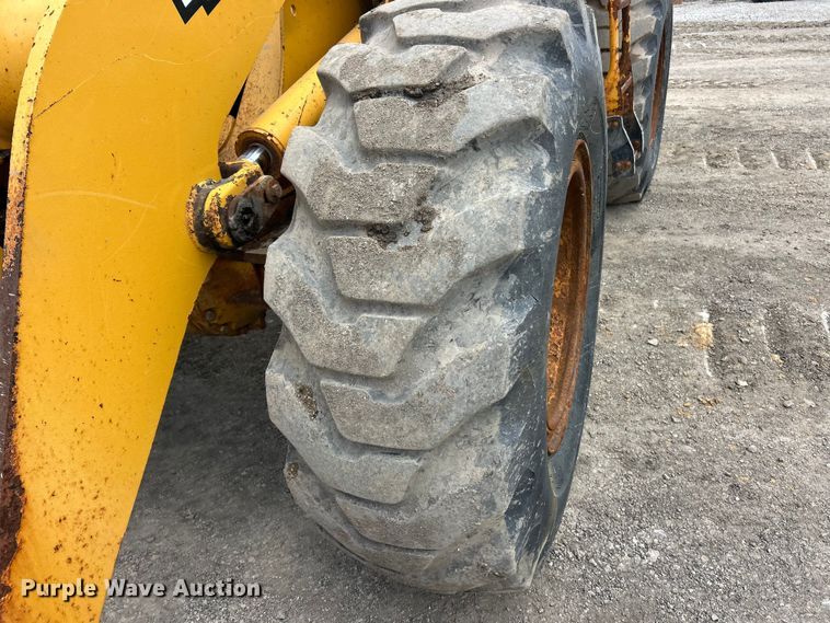 image for item FC2672 2000 John Deere 444H wheel loader