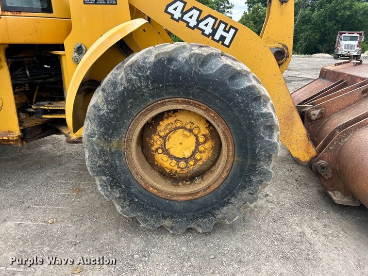 image for item FC2672 2000 John Deere 444H wheel loader
