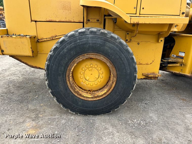 image for item FC2672 2000 John Deere 444H wheel loader